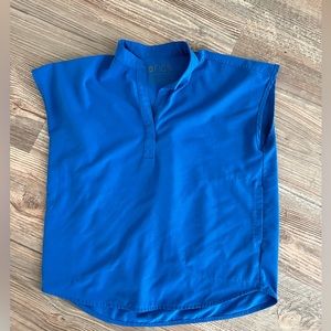 FIGS MEDIUM ROYAL BLUE SCRUB TOP 💙💙💙